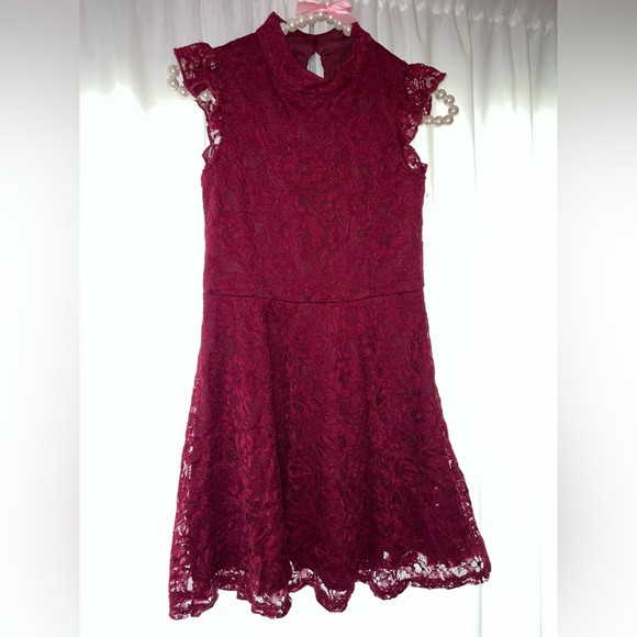 Deep red lace dress - Picture 4 of 5